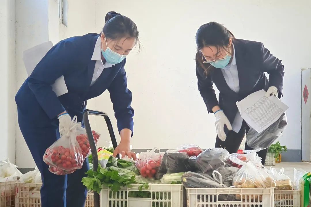 同心戰(zhàn)疫，我們?cè)谝黄穑? ></div>
        <div   id=